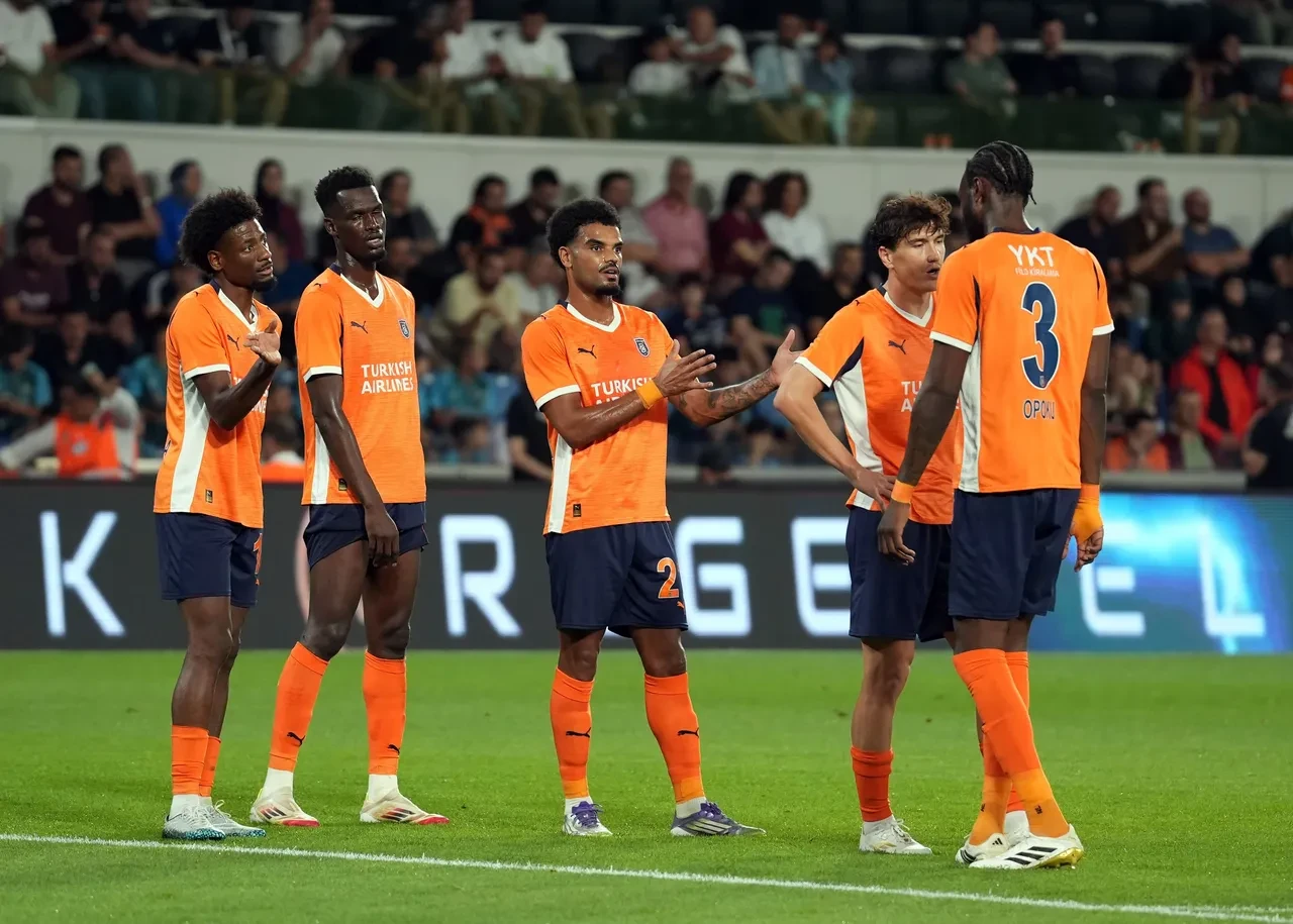 Başakşehir Universitatea Craiova maç sonucu kaç kaç? Turu zora soktu