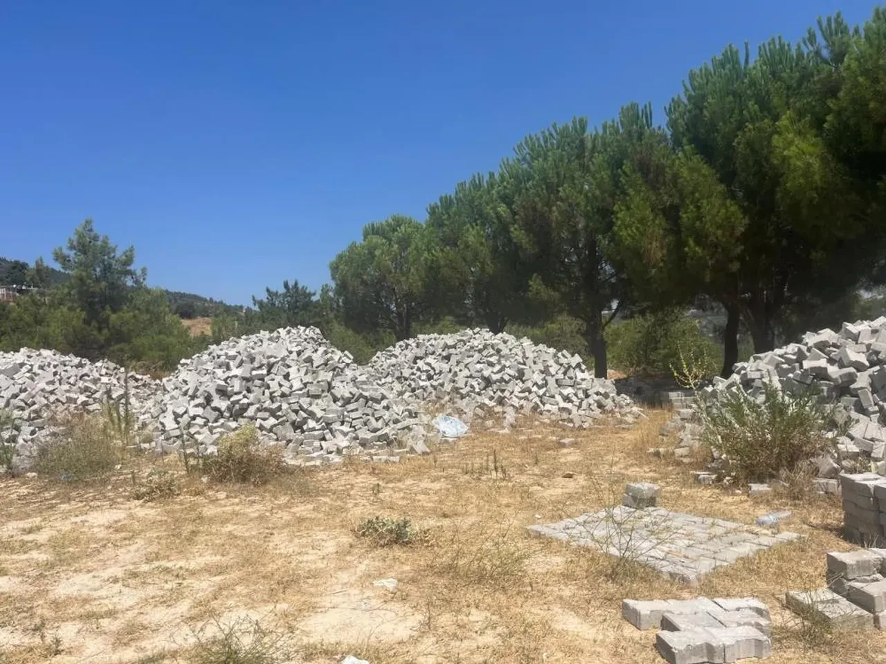 Belediyelerde skandal bitmiyor! Hibe edilen parke taşlarını parayla sattı