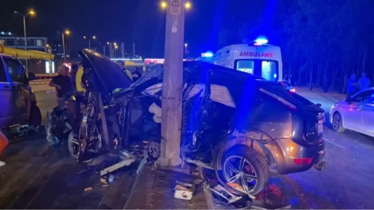 Beylikdüzü E-5'te Makas Kazası: Trafik felç oldu!