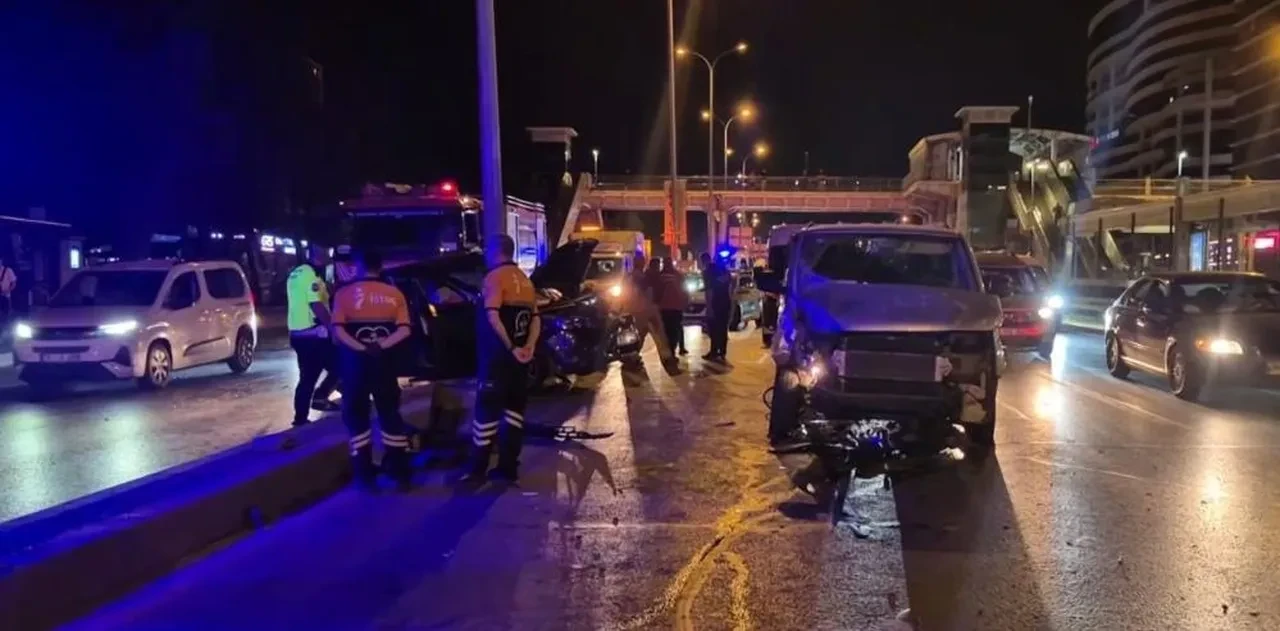 Beylikdüzü E-5'te Makas Kazası: Trafik felç oldu!