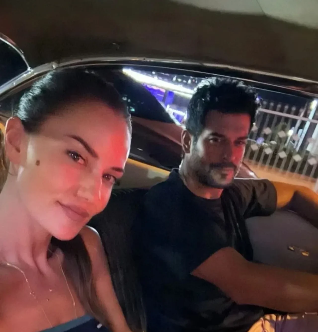 Boşanma iddialarına Burak Özçivit son noktayı koydu! Hamlesi Fahriye Evcen'i gülücüklere boğdu 