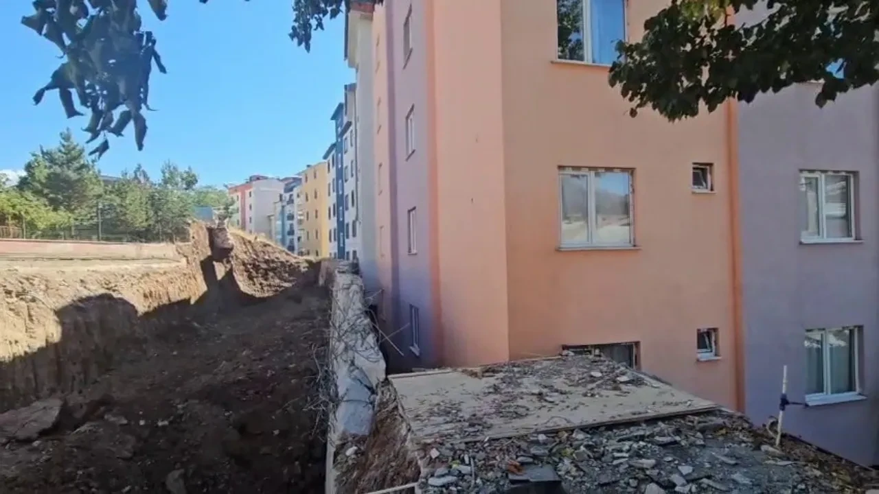 Erzurum'da heyelan ve panik! 70 bina boşaltıldı, bölge alarmda