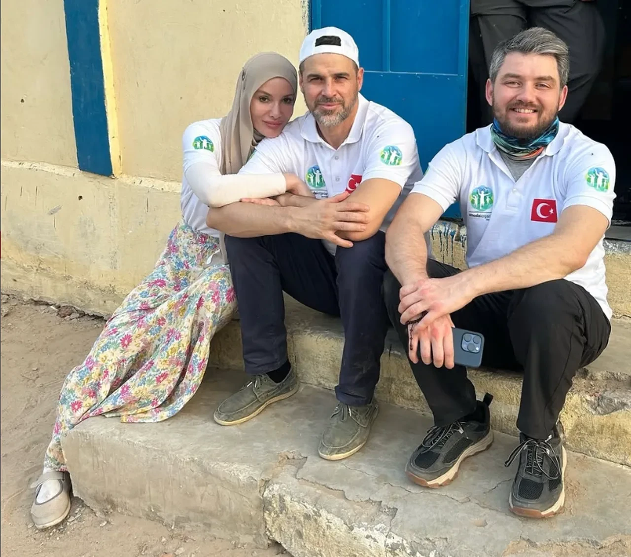 Gamze Özçelik iki kez bombalanmasına rağmen pes etmedi! Gazzelilere umut oluyor 