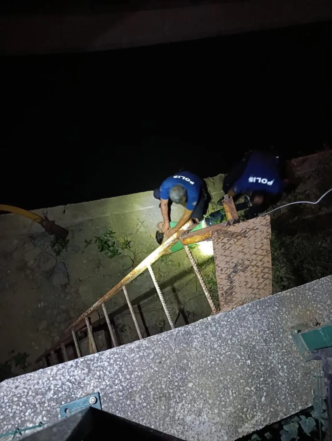 Hastane kantininde silahlı erkek şiddeti! Eşini ve arkadaşını yaraladı