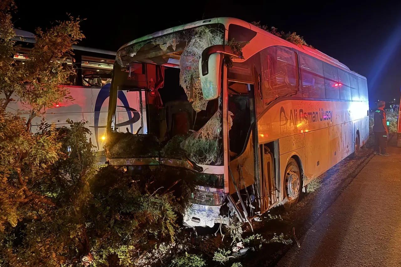 Kayseri'de yolcu otobüsü kaza yaptı: Ölü ve yaralılar var!