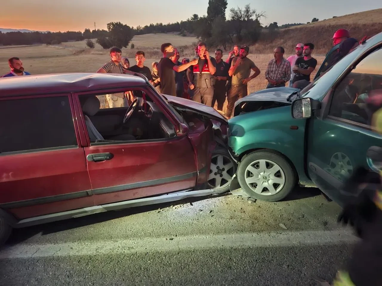 Kütahya'da feci kaza! Kafa kafaya çarpıştılar: Ölü ve yaralılar var