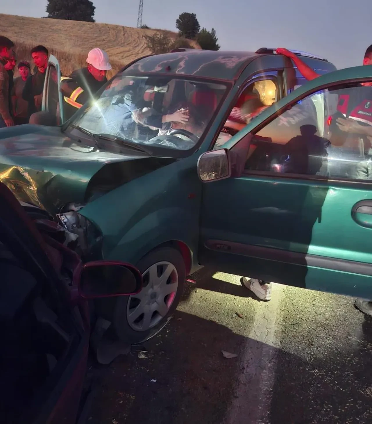 Kütahya'da feci kaza! Kafa kafaya çarpıştılar: Ölü ve yaralılar var