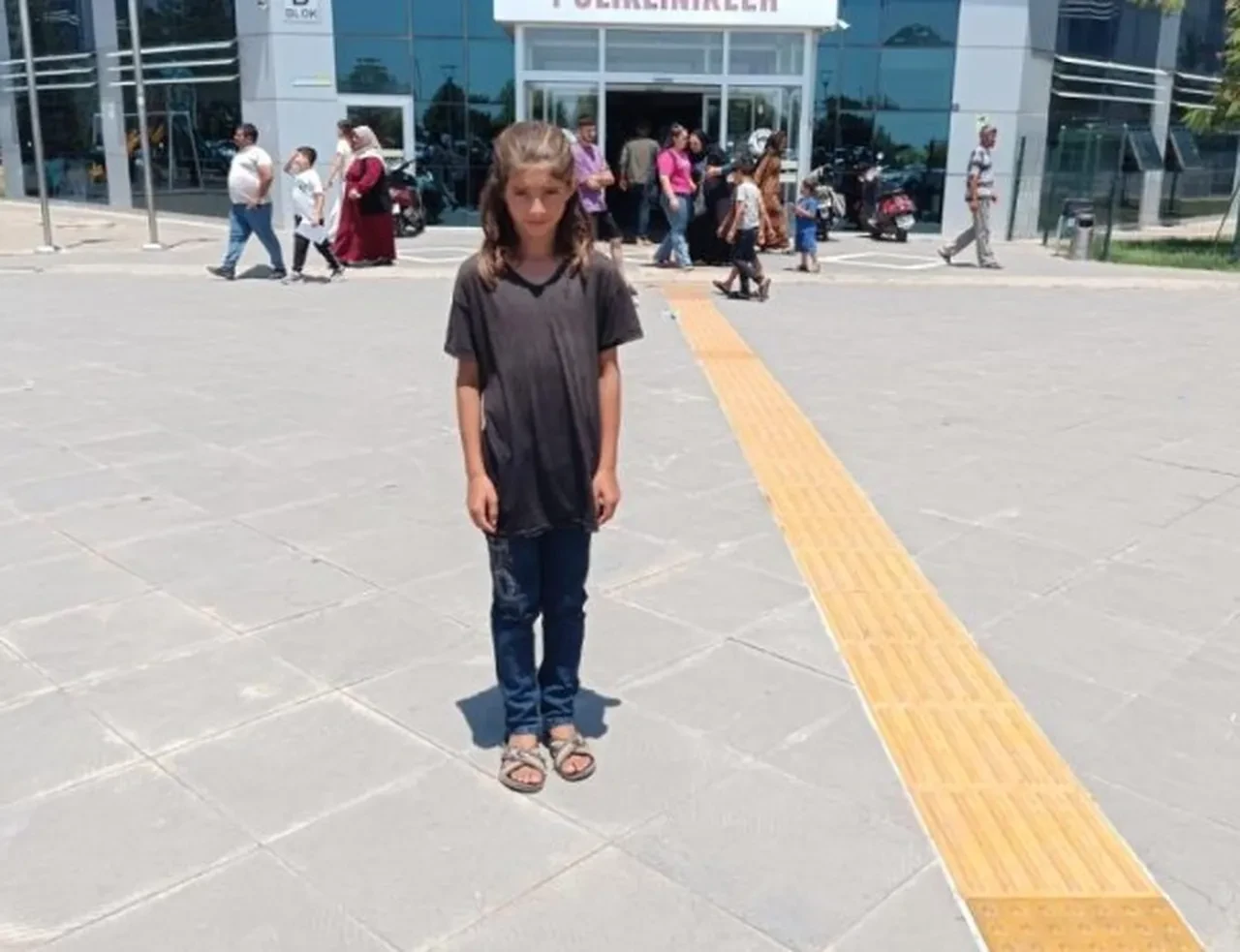 Kayalıklarda cansız bedeni bulunmuştu... Zeynep Sut'un acılı babası konuştu! "İlk önce terliğini ve kan izlerini gördüm"