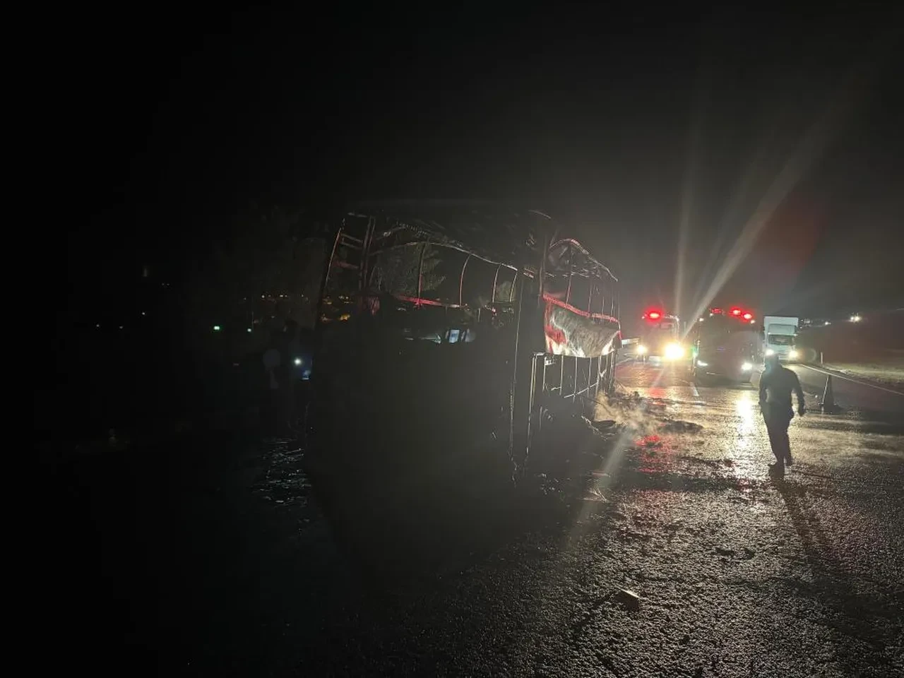Ankara’da Hatay-İstanbul seferini yapan seyir halindeki otobüs yandı!
