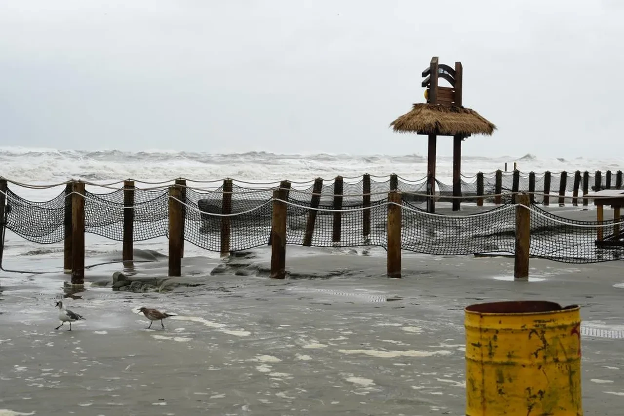 Atlantik kıyısında Erin Kasırgası alarmı: Devasa boyutlarıyla tehdit sürüyor