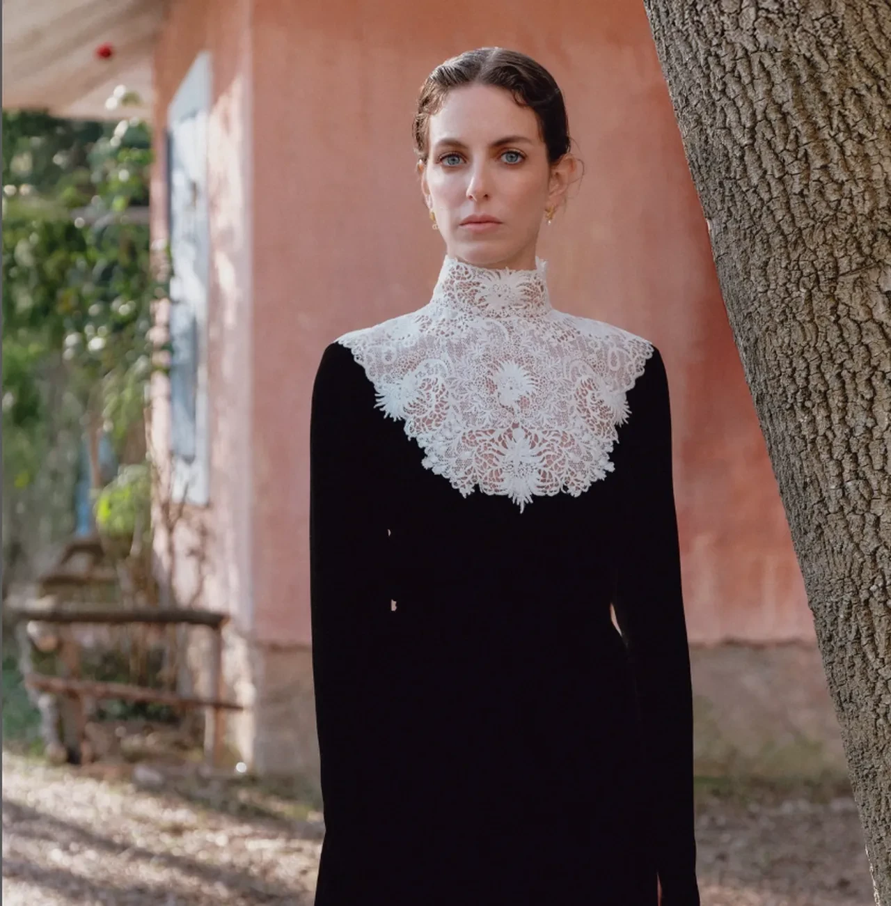 Bige Önal'ı akrep soktu! Ziyarete giden Necip Memili espriyi patlattı