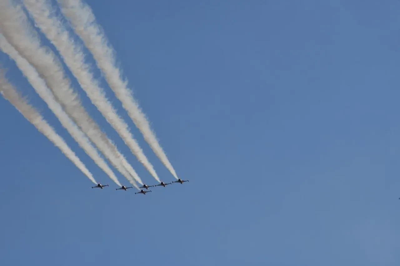 Bitlis'te Türk Yıldızları'nın gösterisi nefes kesti