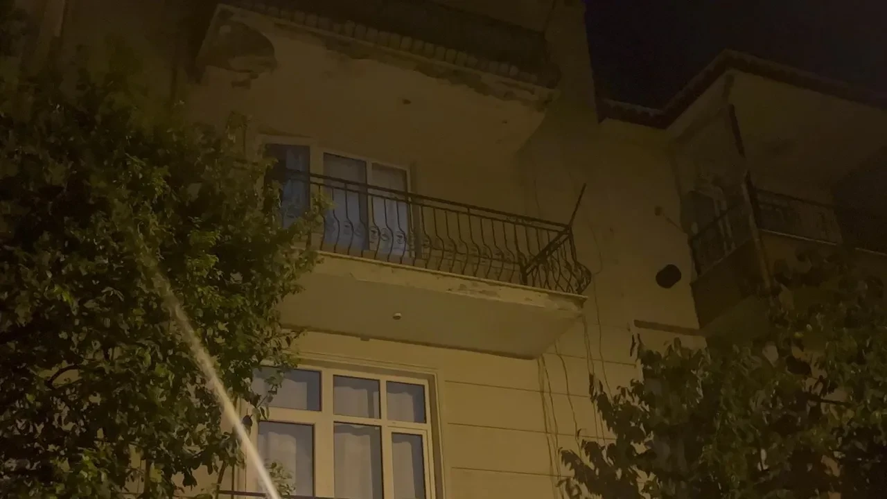 Bursa'da amca dehşeti! Yeğenini erkek arkadaşıyla yakaladı! 2 genç ağır yaralı