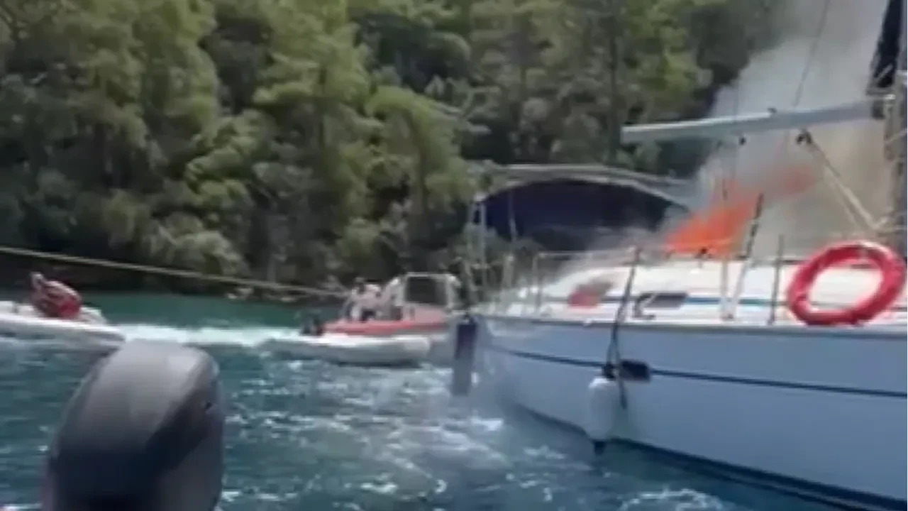 Dalaman’da özel tekne denizin ortasında alev alev yandı! Korku dolu anlar kamerada