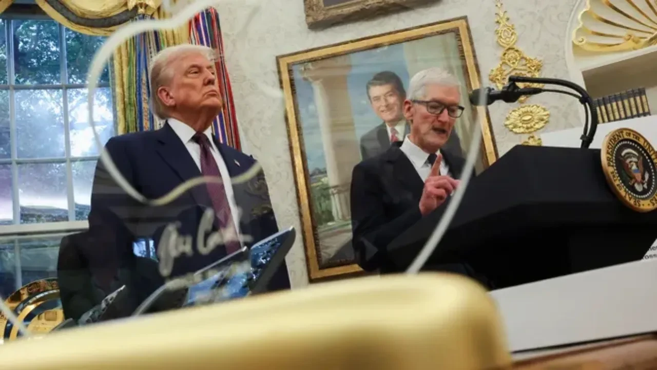 Donald Trump'a verilen hediye alay konusu oldu