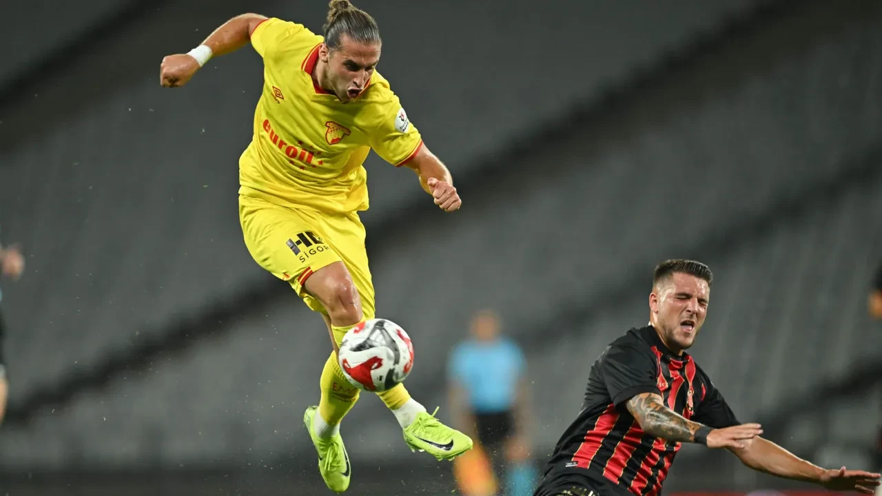 /futbol/fatih-karagumruk-goztepeye-2-0-maglup-oldu-3243532