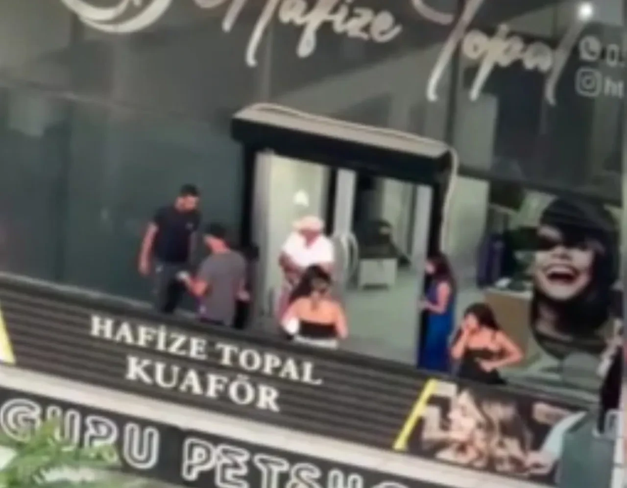 Kadın kuaföründe dehşet! Çığlıkları sokakta yankılandı: Acımadan defalarca bıçakladı