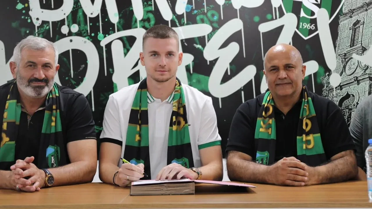 /spor/kocaelispordan-bir-transfer-daha-oleksandr-syrotayi-kadrosuna-katti-3243518