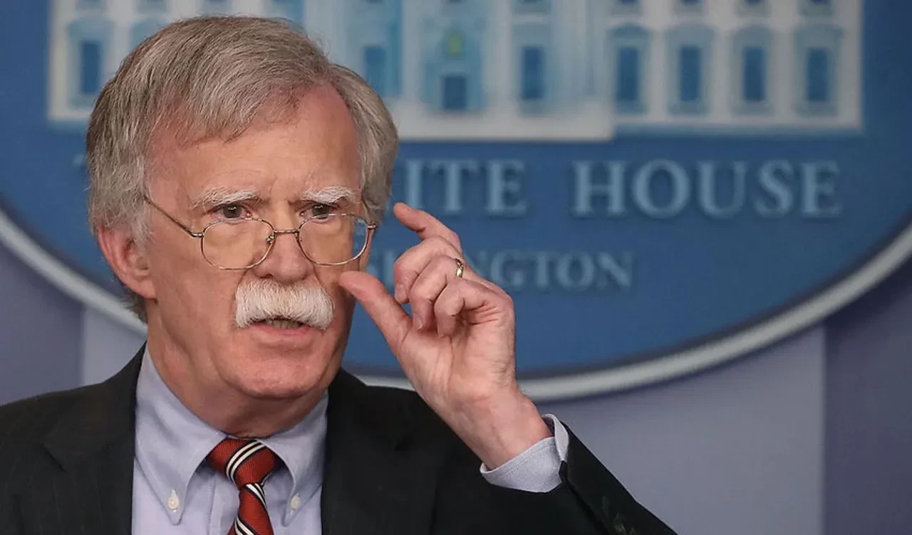 Trump'ın eski danışmanına FBI baskını: "Ajanlar görevde"