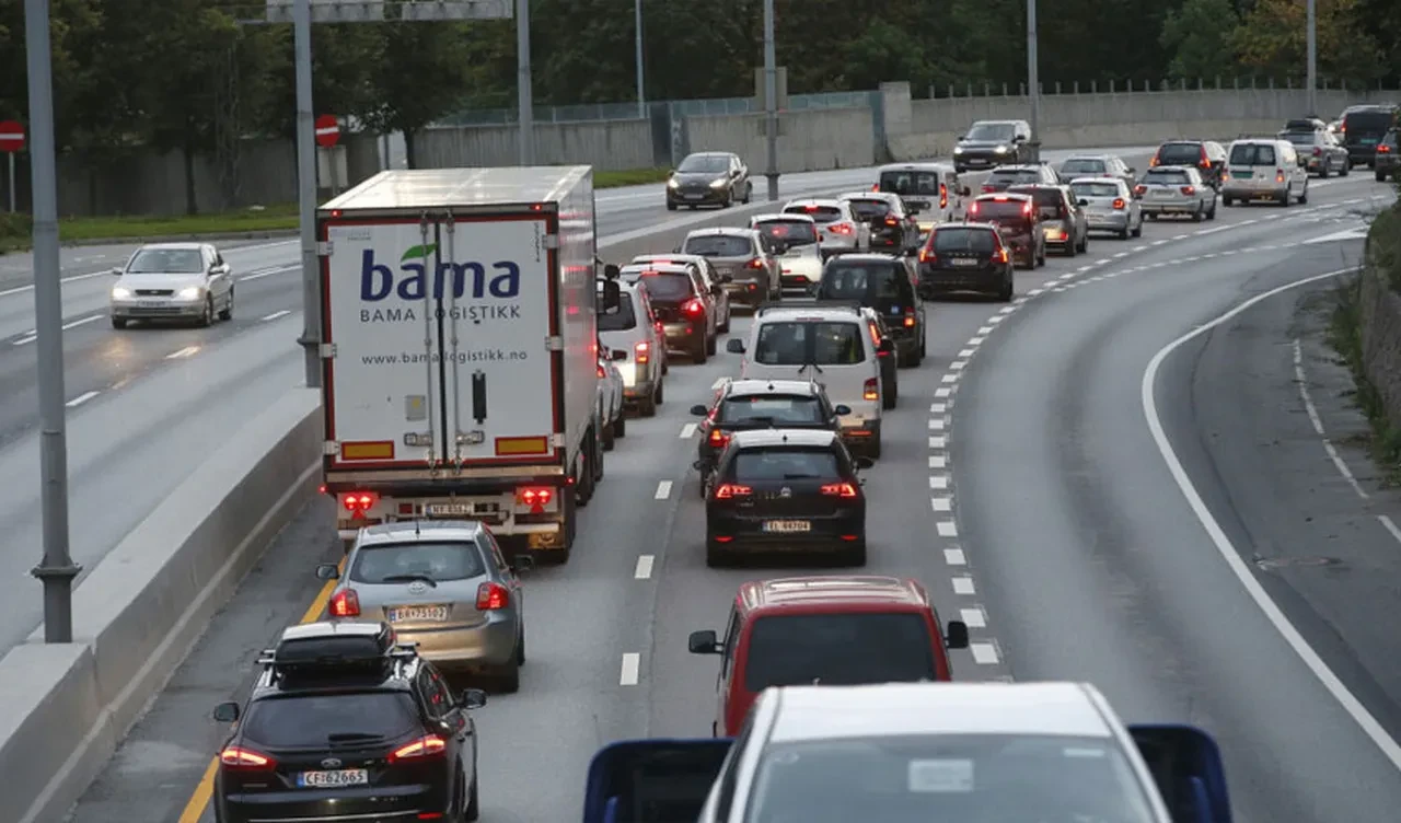 Yeni trafik levhasındaki kurala uymayanların cebi yanacak! Cezası dudak uçuklattı