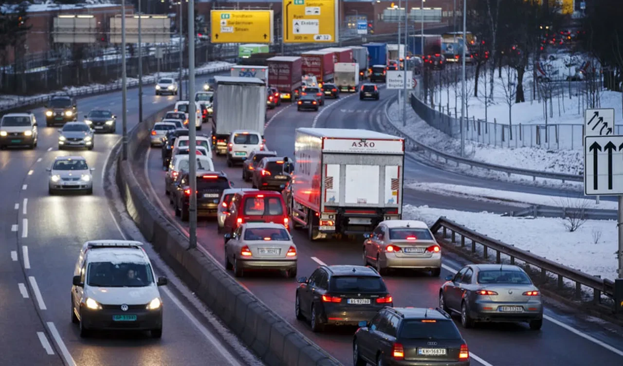Yeni trafik levhasındaki kurala uymayanların cebi yanacak! Cezası dudak uçuklattı