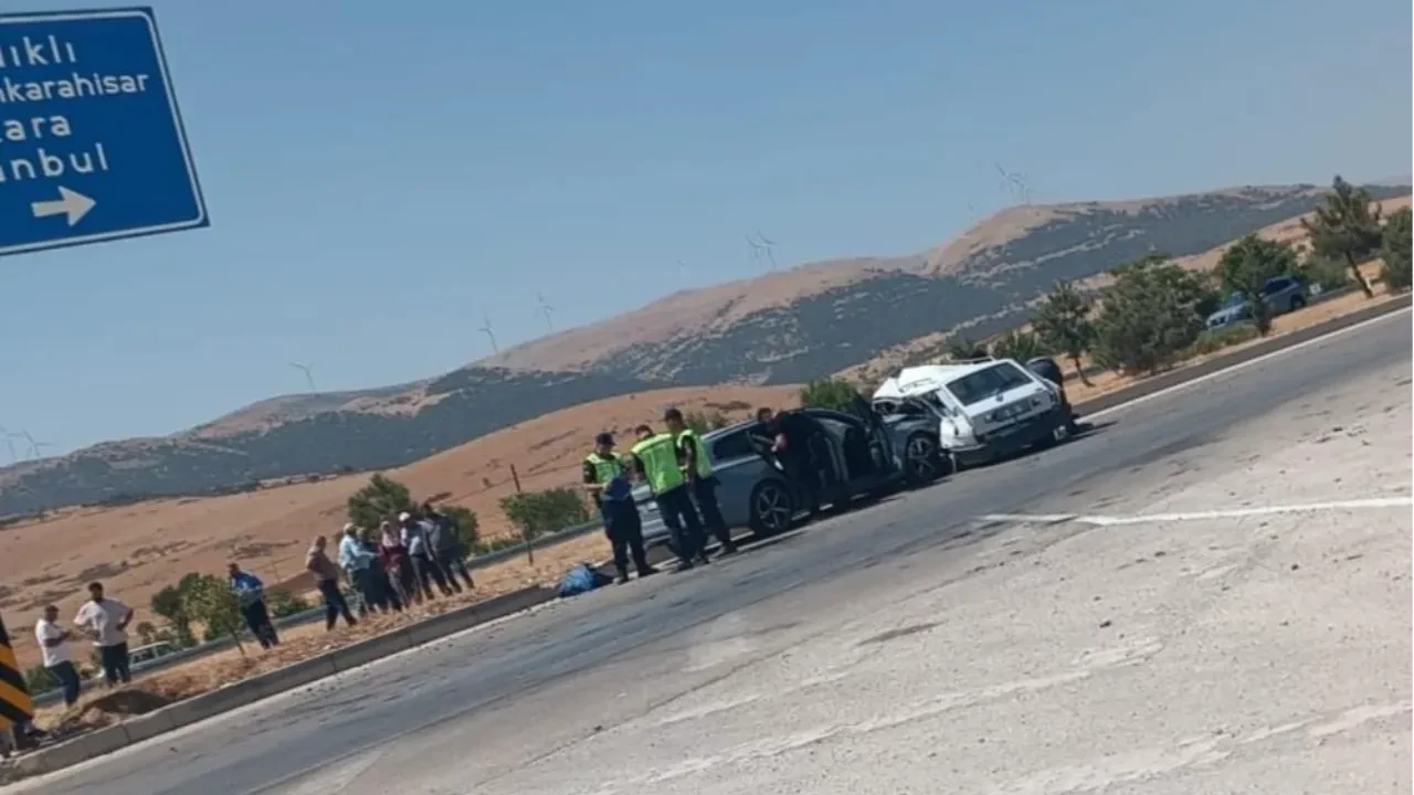 Afyonkarahisar’da trafik kazası: 1’i ağır, 6 yaralı!
