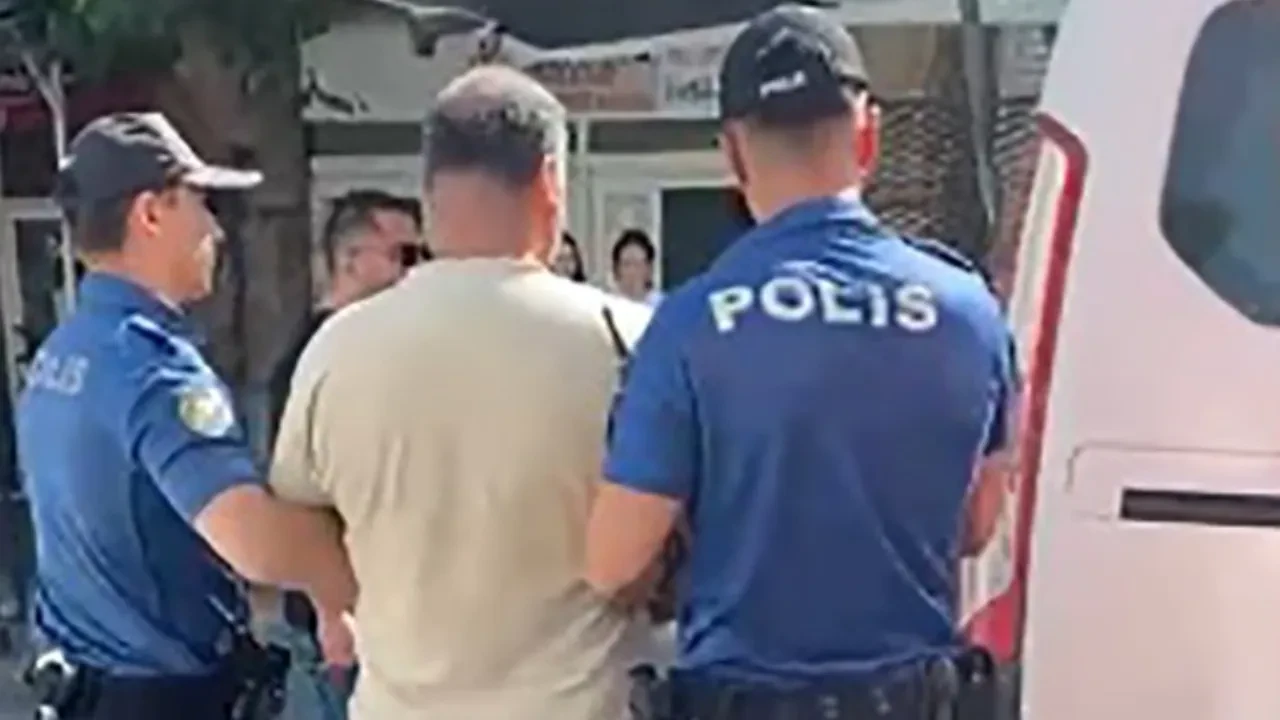 Bıçaklı gasp girişimine Konak polisinden suçüstü