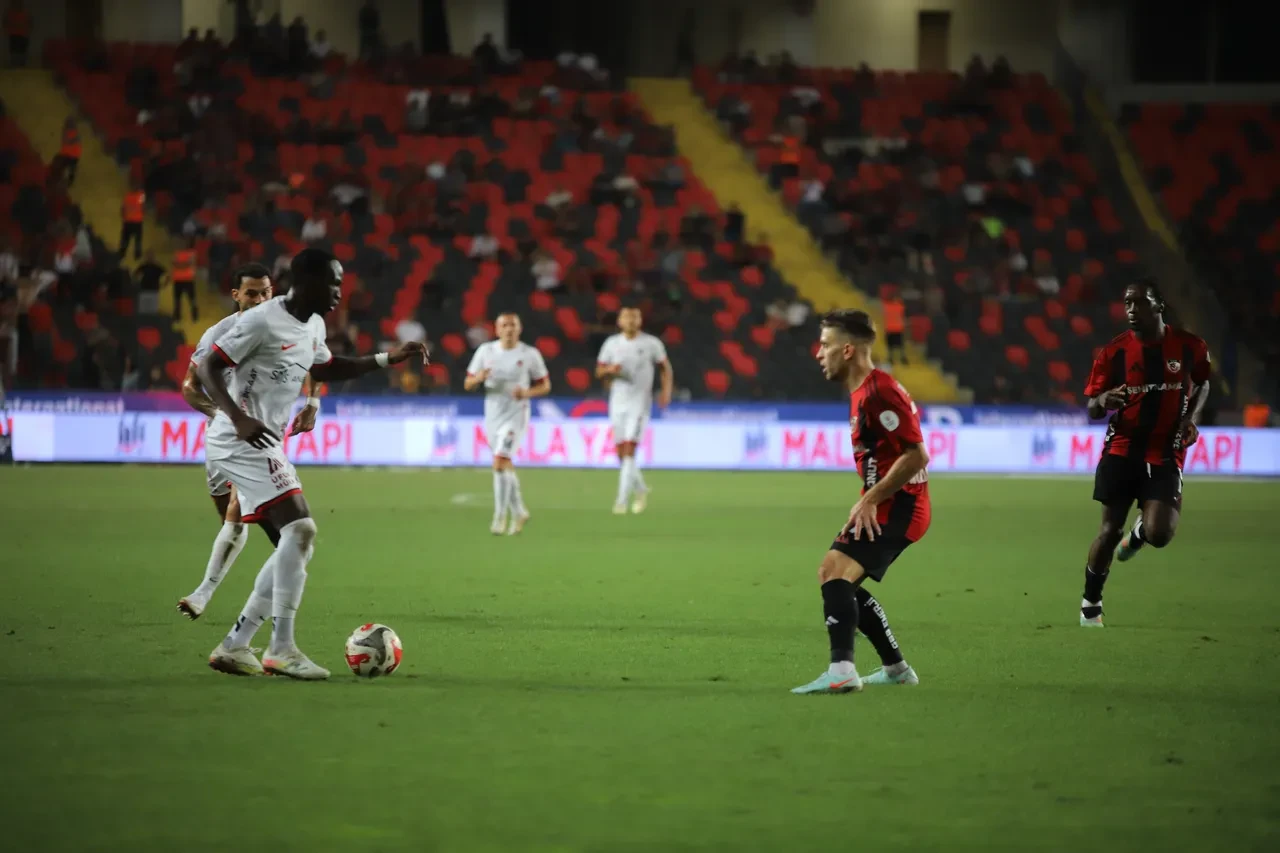 Gaziantep'te galibiyet sevinci! Gençlerbirliği'ni 2-1 mağlup etti