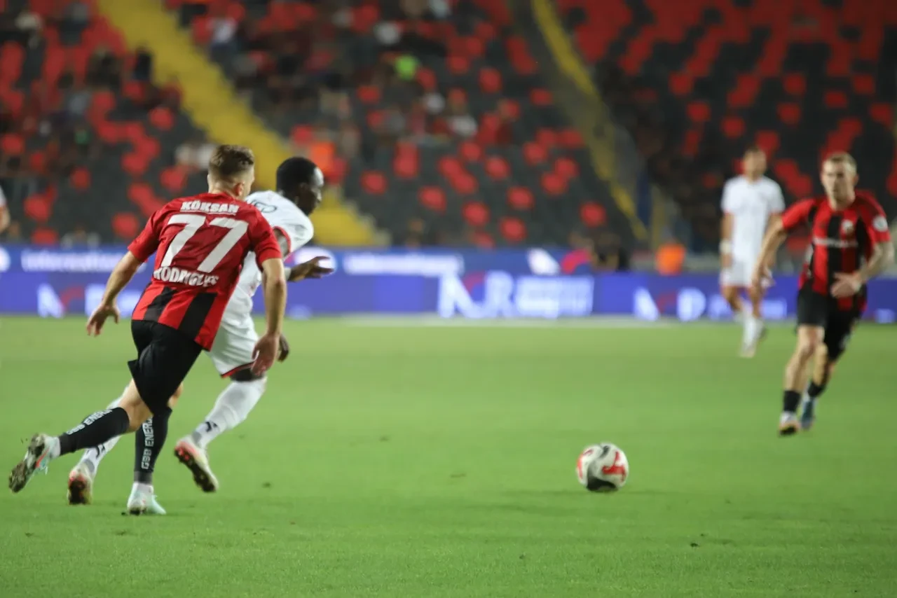 Gaziantep'te galibiyet sevinci! Gençlerbirliği'ni 2-1 mağlup etti