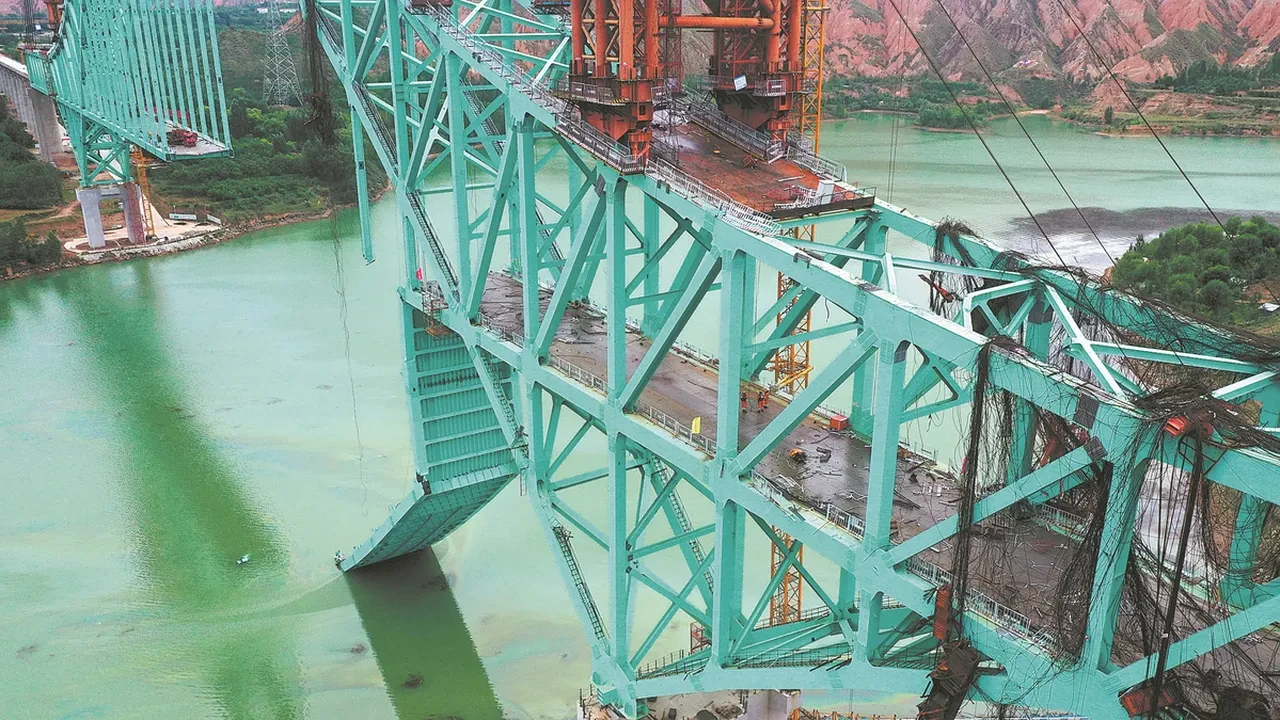 Köprü inşaatı yıkıldı! Çok sayıda ölü ve yaralılar var