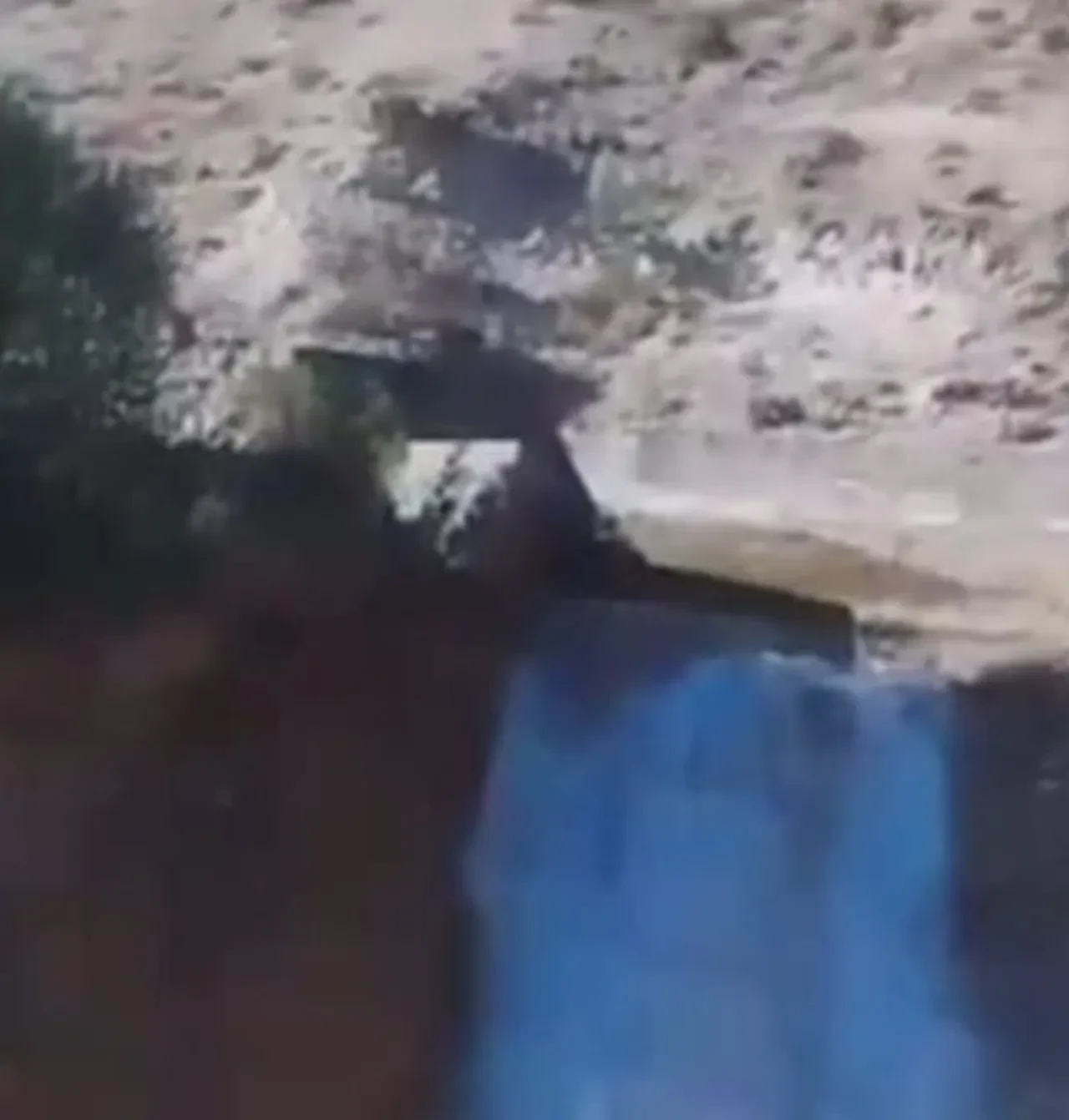 Malatya'da altyapı çalışmasında yol çöktü: Kanala düşerek suya kapıldı!