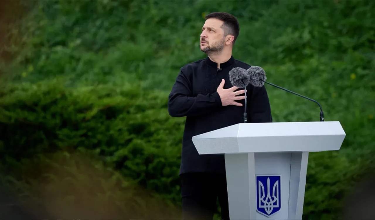 Zelenskiy, Ukrayna Bayrak Günü'nde Rusya'yı işaret etti: "Topraklarımızı işgalciye teslim etmeyeceğiz"