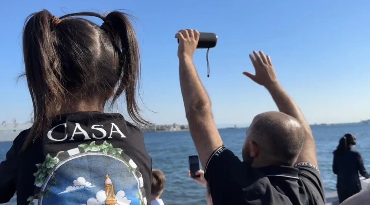 Aydın'da koruma altındaki yuvadan ilk yavrular denize ulaştı