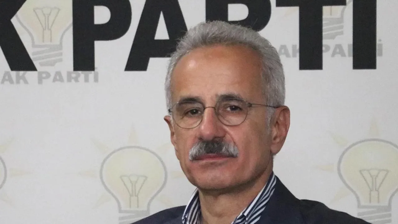 Bakan Uraloğlu açıkladı! Trafikte yeni dönem başlıyor! Yaya geçidi tarih olacak