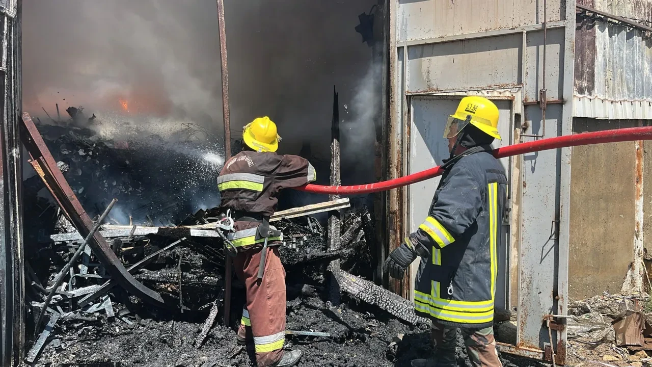 Bakü'deki Sederek Ticaret Merkezi'nde yangın çıktı