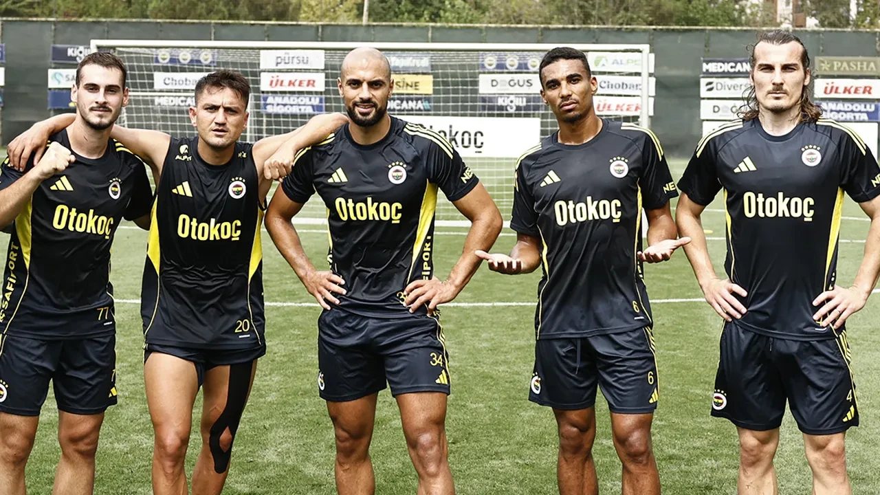 Fenerbahçeli yıldıza flaş teklif! Kulüp yetkilileri İstanbul'a geldi