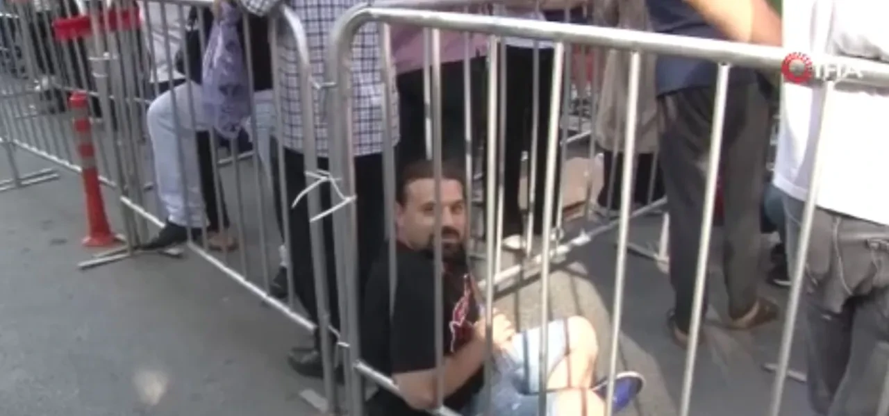 Gece yarısı sıraya girdiler! 8 saat kuyrukta beklediler 