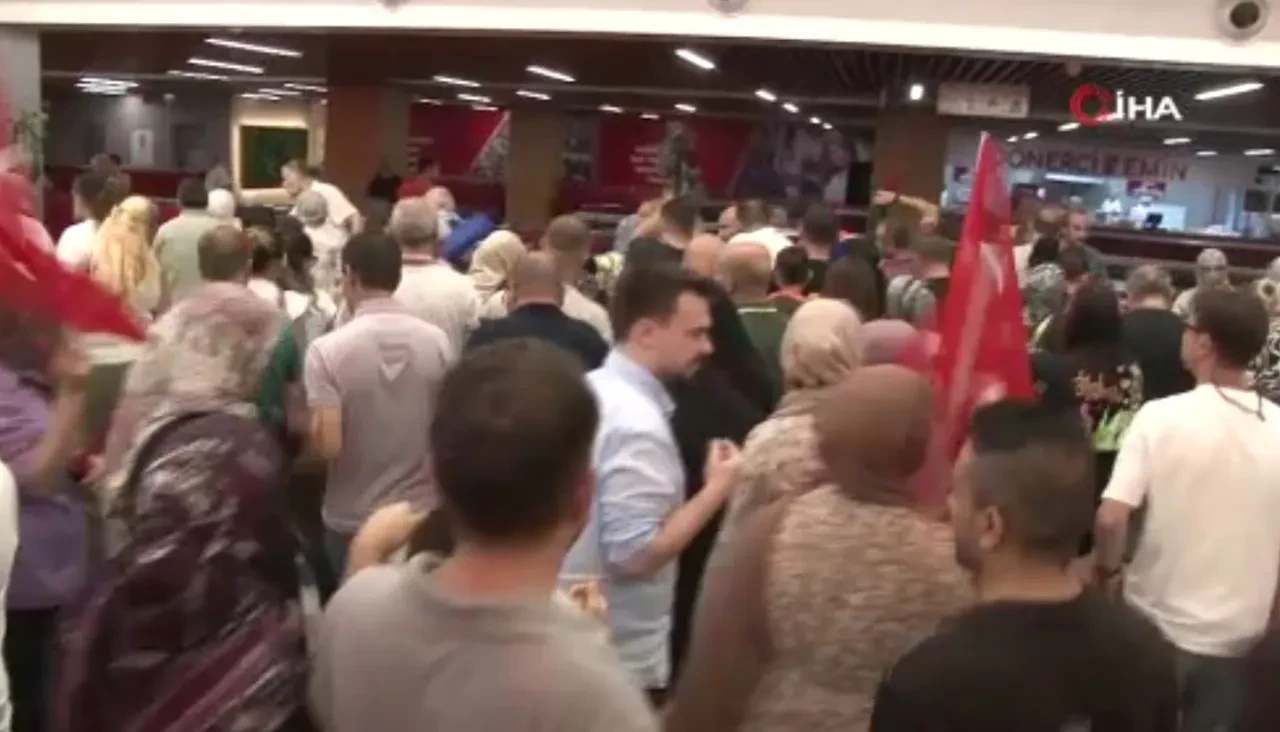 Gece yarısı sıraya girdiler! 8 saat kuyrukta beklediler 