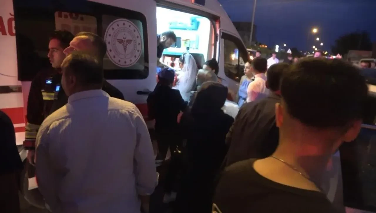 Gelin arabasını sollamaya çalışırken gelini hastanelik etti! Zehir olan gün böyle kaydedildi