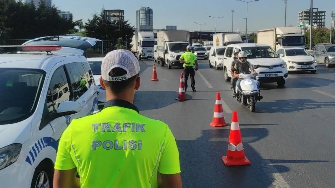 İstanbul'da trafiğe çıkacaklar dikkat! Bu yollar bugün kapalı