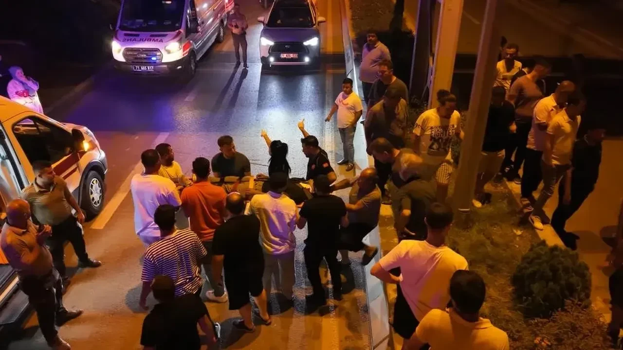 Kırıkkale’de üst geçitte kaza dehşeti: Hurdaya dönen araçtan 3 genç sağ çıkarıldı