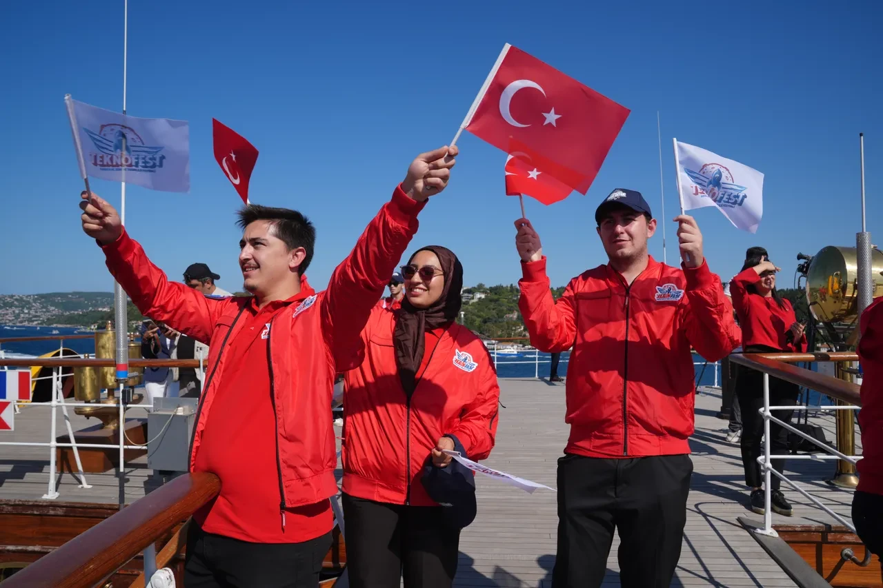 Mavi Vatan’ın çelik kalkanlarından güç gösterisi! İstanbul Boğazı'nda guru günü 