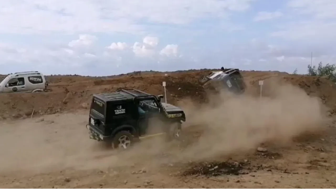 Off-road yarışlarında yürekler ağza geldi: 2 pilotun kazası saniye saniye kameralara yansıdı!