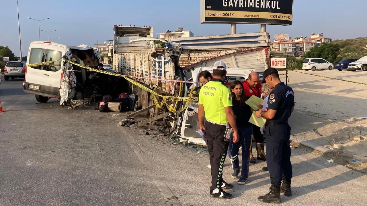 Mersin'de korkunç kaza! Öğrencilerin tatil yolunda can pazarı: Ölü ve yaralılar var 