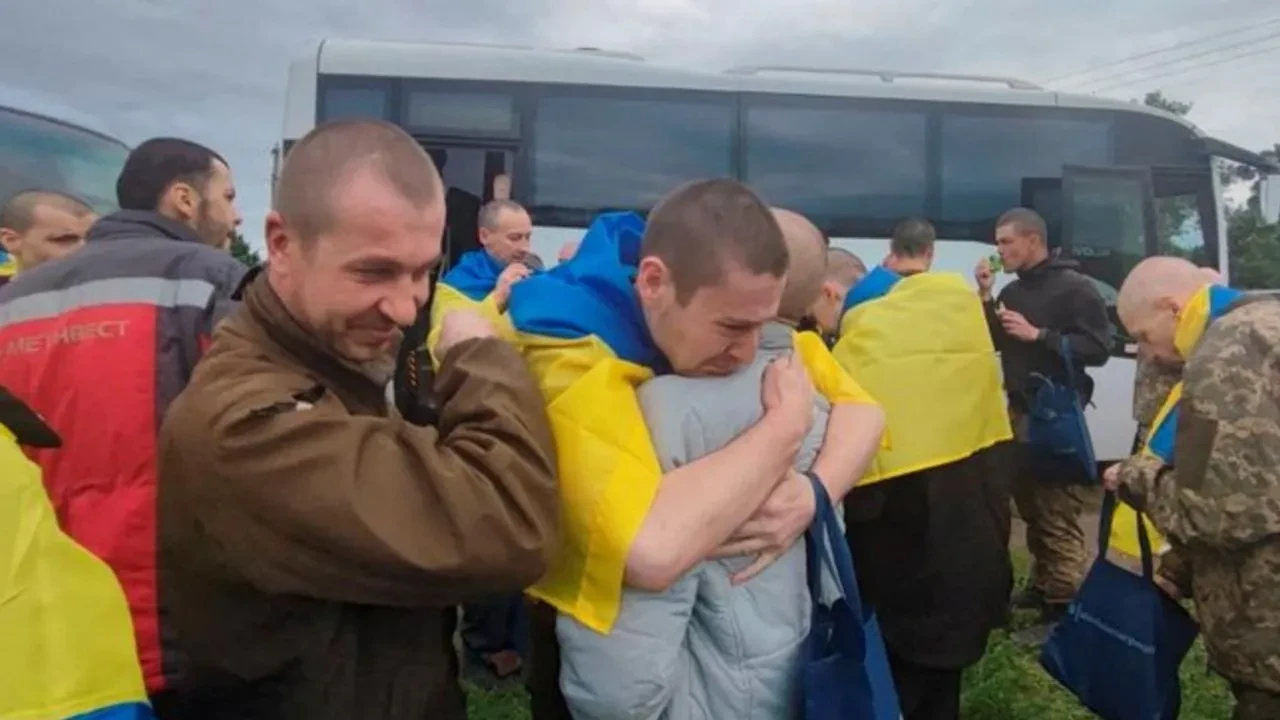 Rusya ve Ukrayna arasında yeni bir esir takası: Askerlerin yanı sıra 8 Rus sivil de serbest bırakıldı
