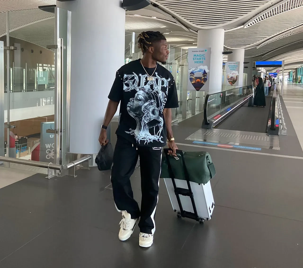 Beşiktaş yeni transferini açıkladı! Yıldız oyuncu İstanbul'da