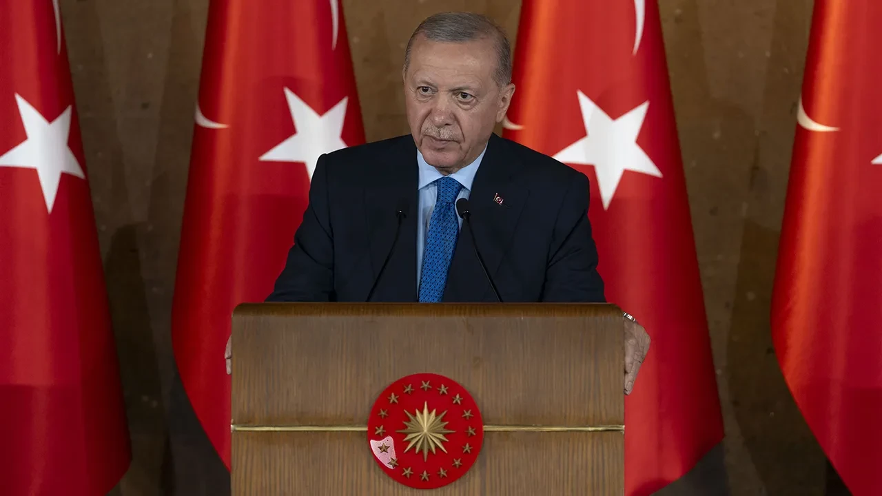 Cumhurbaşkanı Erdoğan o soruşturmaları hatırlattı: Belediyeleri aile çiftliğine çevirenler için deniz bitti