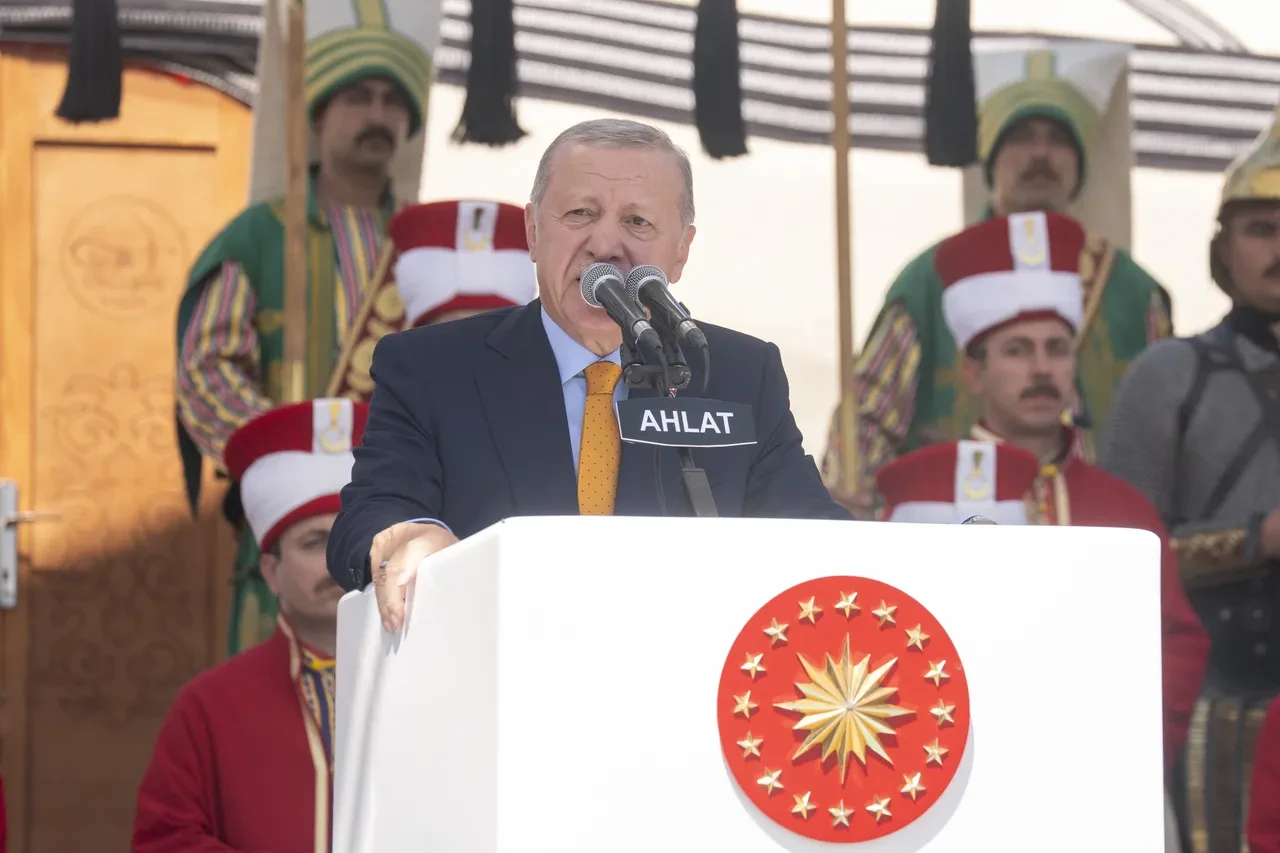 Cumhurbaşkanı Erdoğan'dan Ahlat'ta Terörsüz Türkiye mesajı! 'Artık son düzlükteyiz'