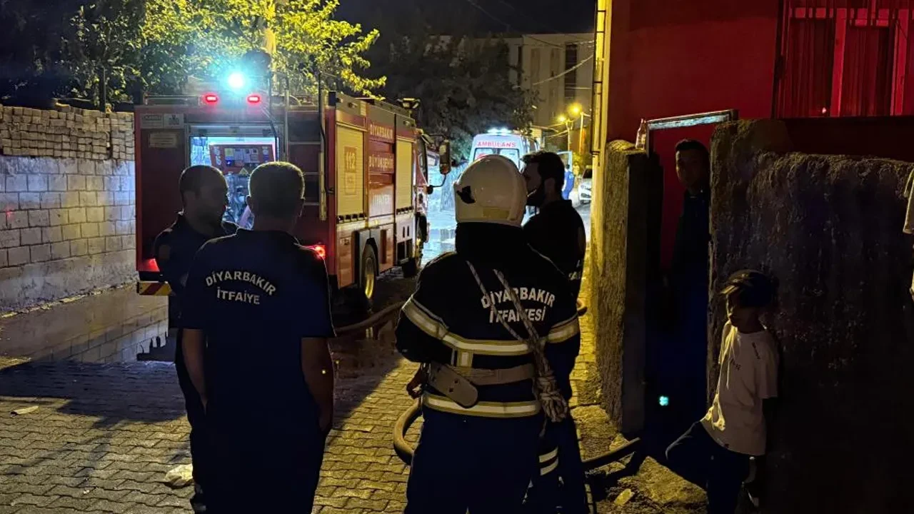 Diyarbakır'da evde patlama: Yaralılar var