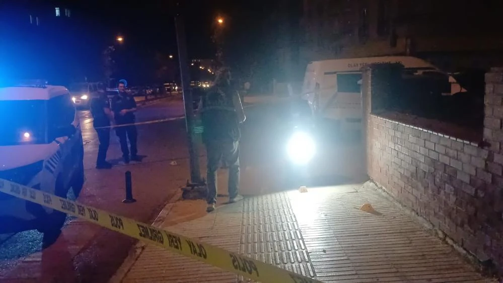 Çorum’da sokak ortasında gerçekleştirilen silahlı saldırıda 1 kişi yaralandı